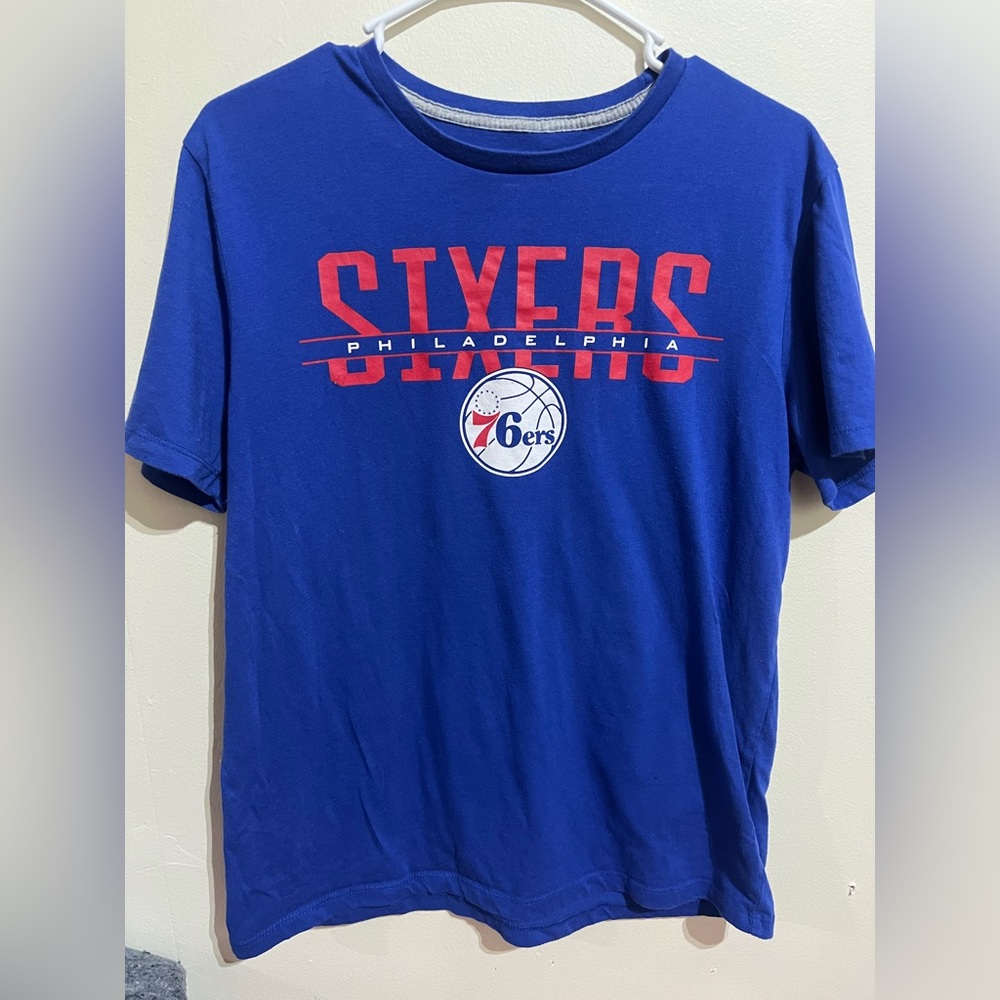 76ers T shirt size medium